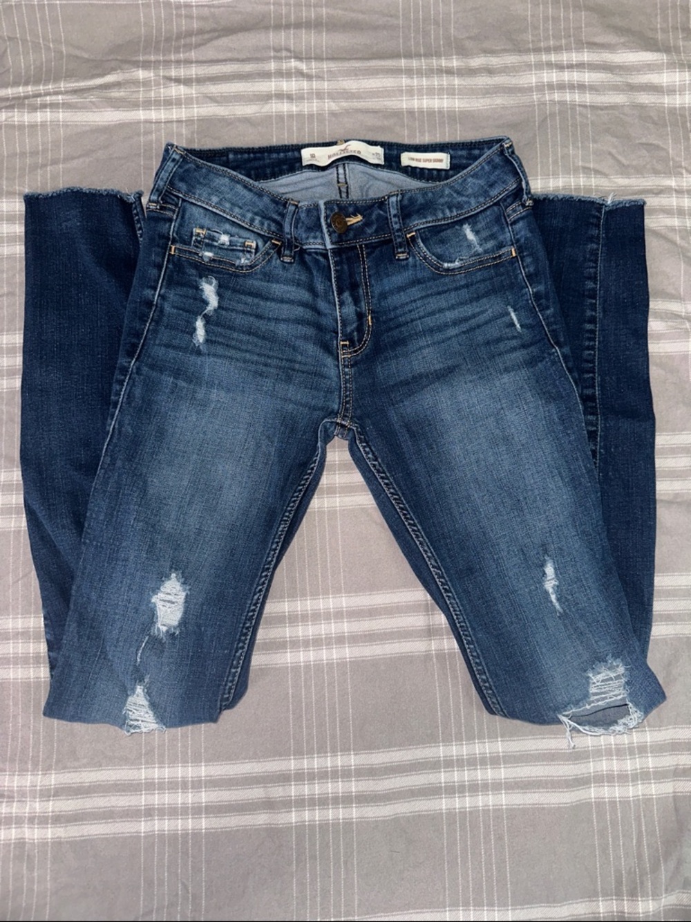 Hollister Women's Dark Blue Distressed Skinny Jeans
